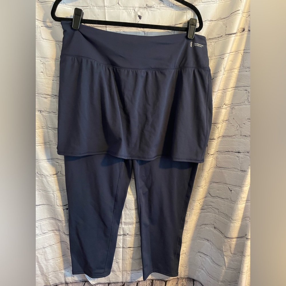 NWOT Zuda Skirt Capri